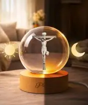 Kryształowa Kulka 3D Jezus Na Krzyżu Podstawa LED