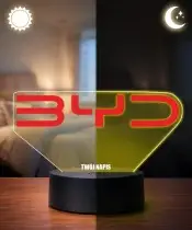 Lampka LED 3D BYD Logo Personalizowana z Imieniem Napisem RGB Pilot Prezent dla Kierowcy