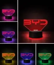 Lampka LED 3D BYD Logo Personalizowana z Imieniem Napisem RGB Pilot Prezent dla Kierowcy
